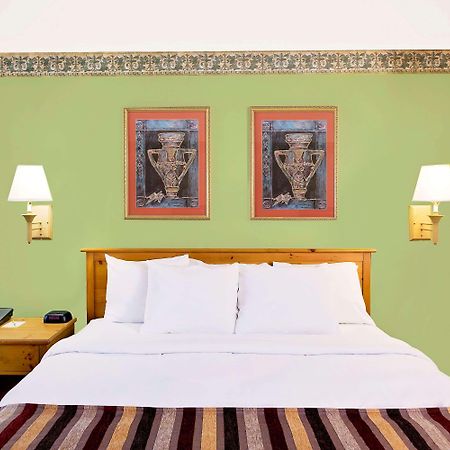 Days Inn & Suites By Wyndham Starkville Εξωτερικό φωτογραφία