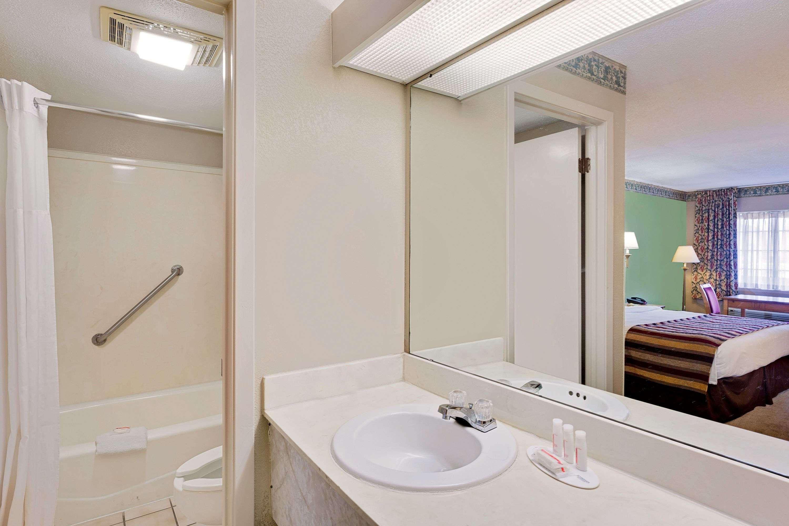 Days Inn & Suites By Wyndham Starkville Εξωτερικό φωτογραφία