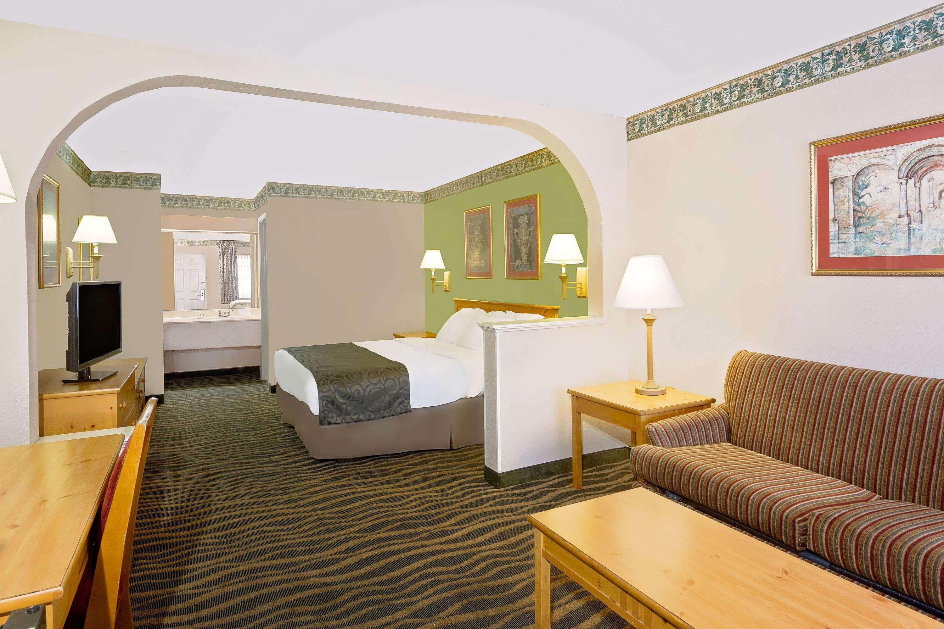 Days Inn & Suites By Wyndham Starkville Εξωτερικό φωτογραφία