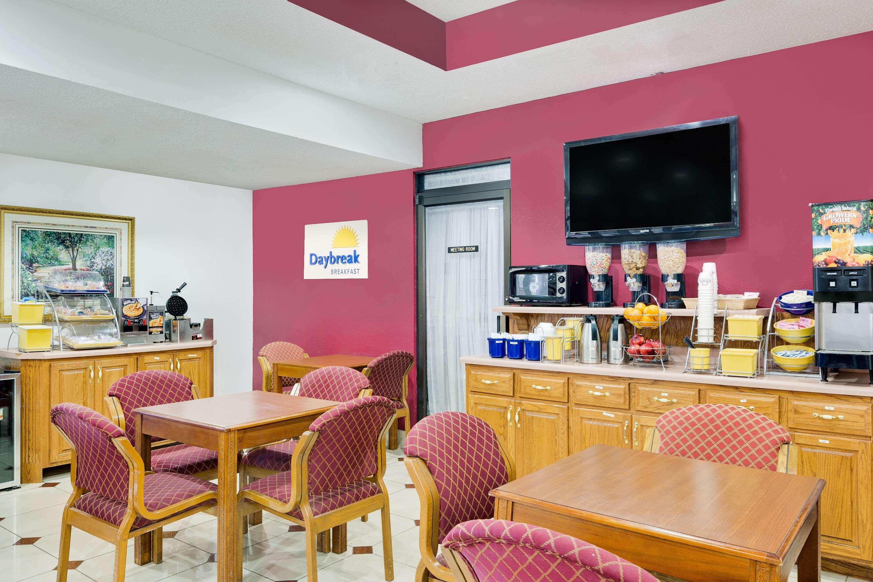 Days Inn & Suites By Wyndham Starkville Εξωτερικό φωτογραφία