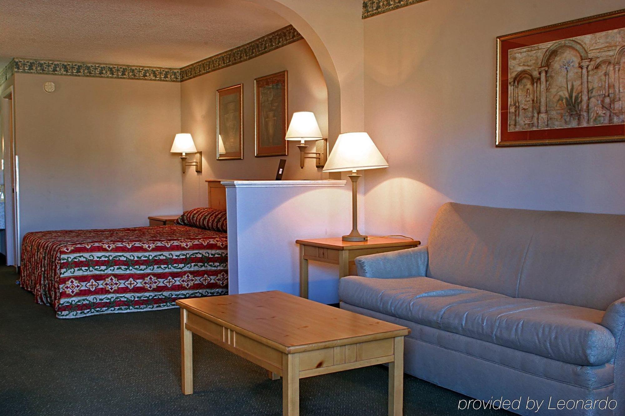 Days Inn & Suites By Wyndham Starkville Δωμάτιο φωτογραφία