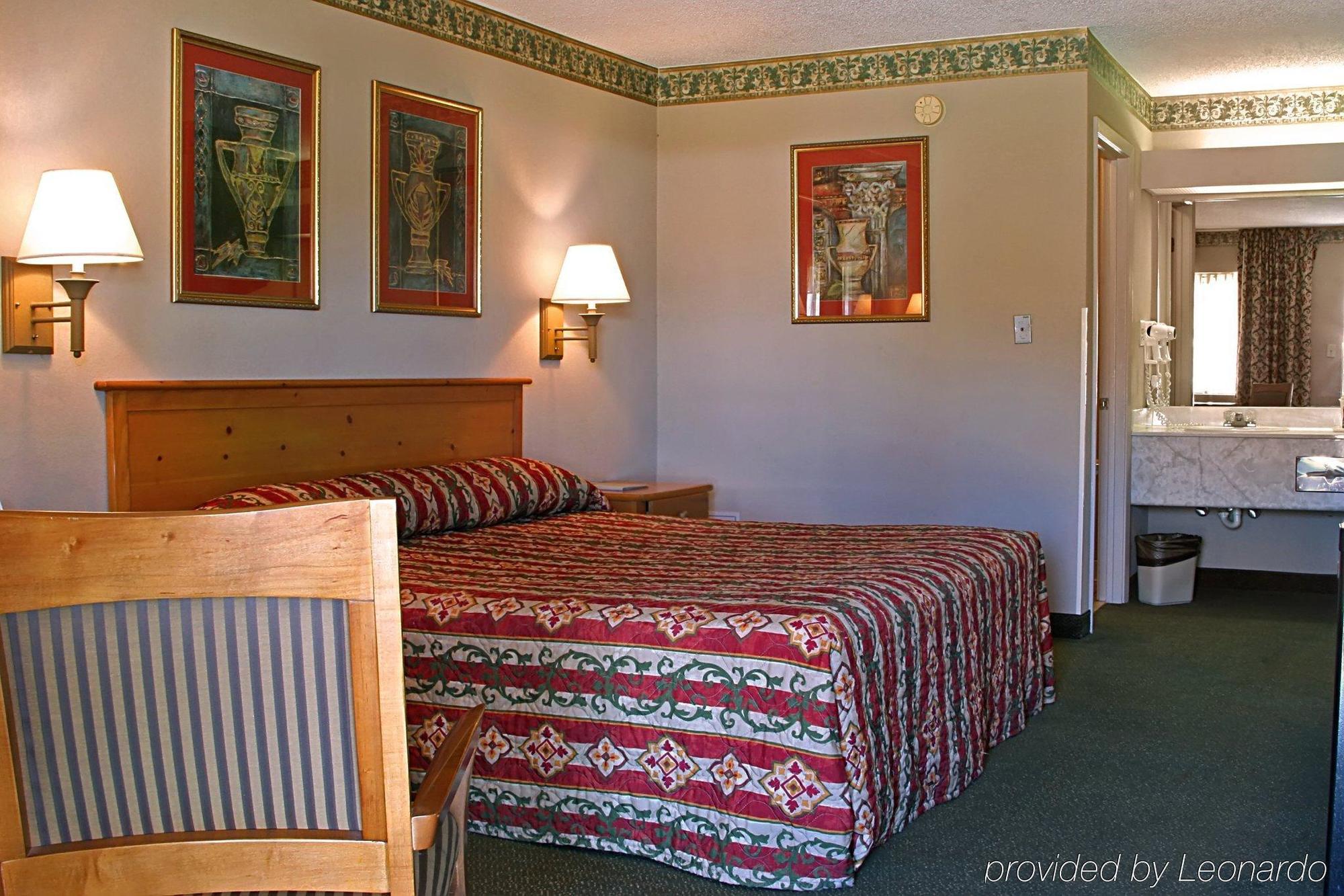 Days Inn & Suites By Wyndham Starkville Δωμάτιο φωτογραφία
