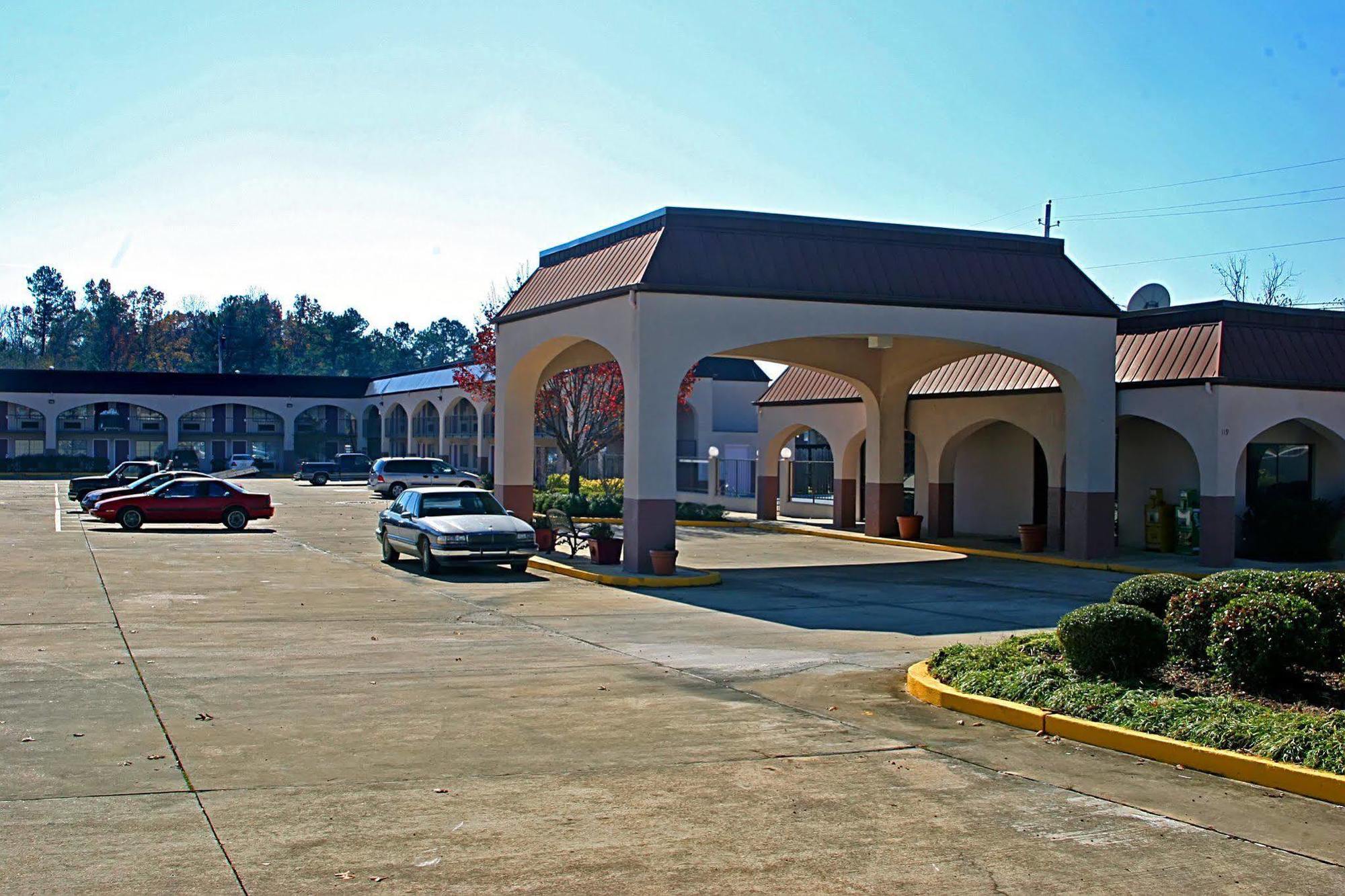 Days Inn & Suites By Wyndham Starkville Εξωτερικό φωτογραφία